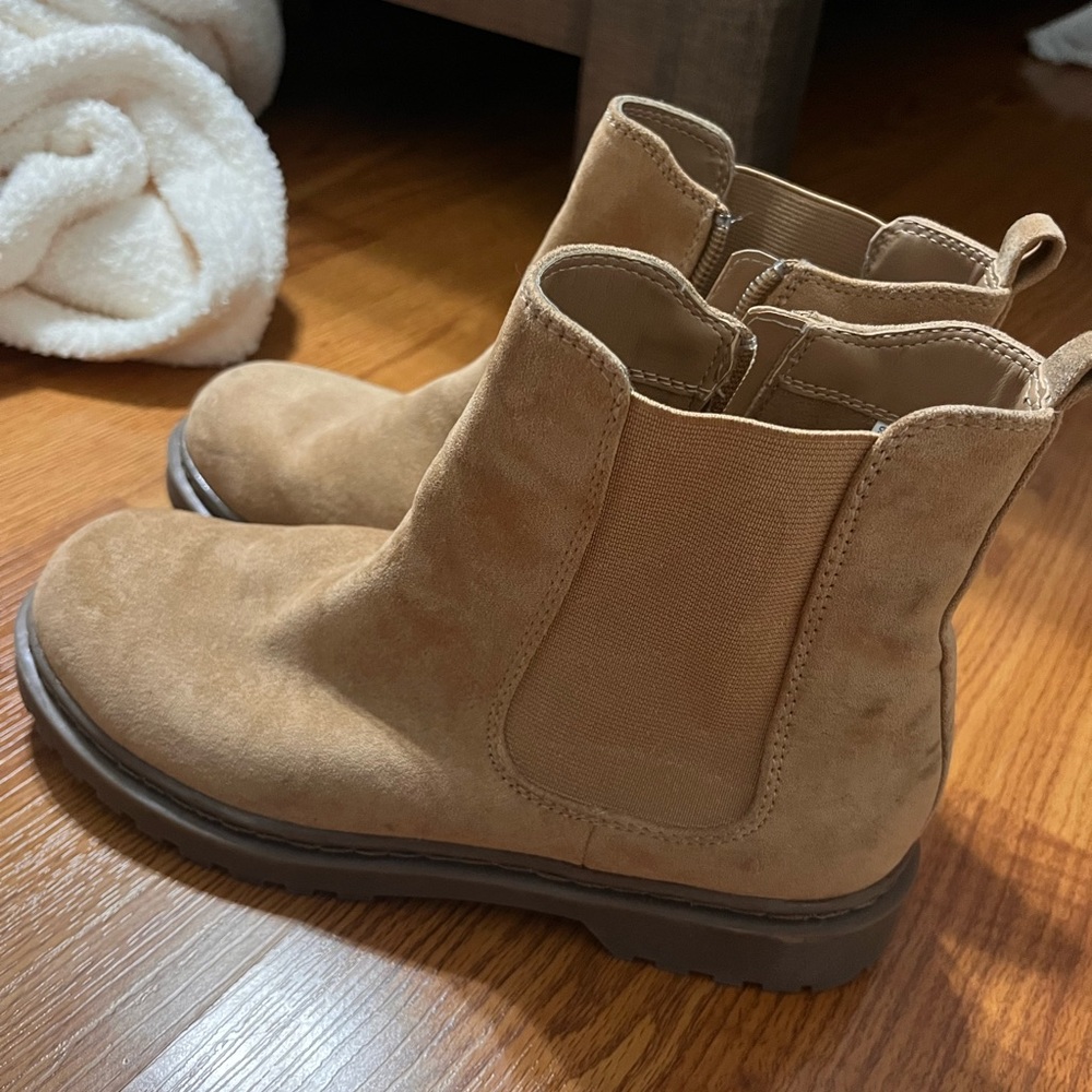 American Eagle Boots, worn handful of times, size 8, tan
